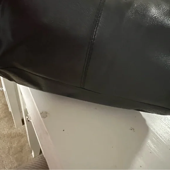 Coach Black Leather Shoulder Bag with Pebbled Texture - Picture 10 of 14